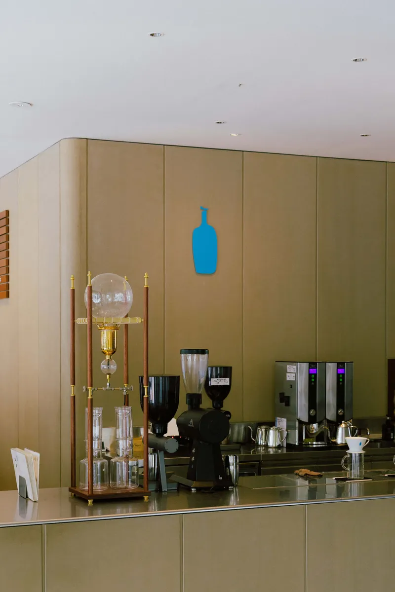 Beyond Good Coffee: How Branding and Atmosphere Shape the Café Experience